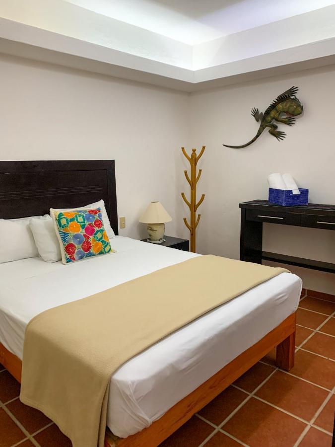 La Iguana Vallarta Lgbt Adults Only - Romantic Zone - Party Clubbing Street Пуерто-Вальярта Екстер'єр фото