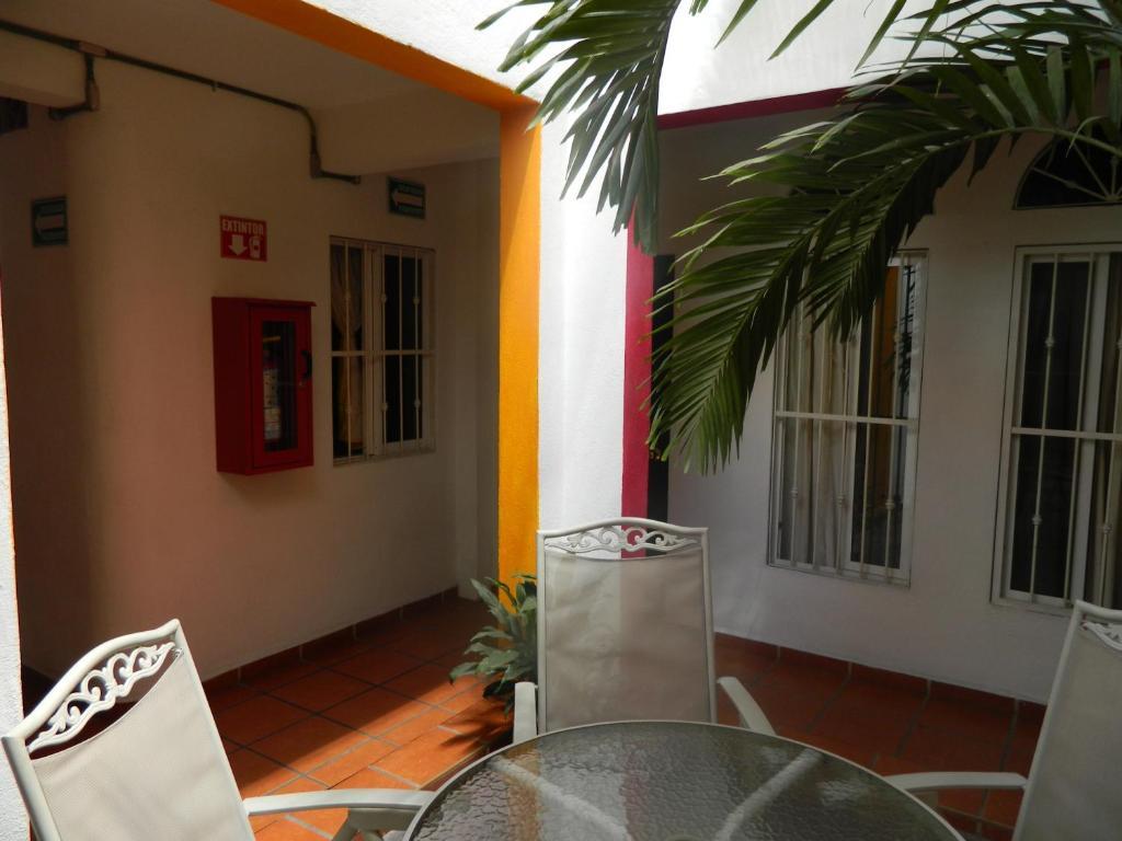 La Iguana Vallarta Lgbt Adults Only - Romantic Zone - Party Clubbing Street Пуерто-Вальярта Екстер'єр фото